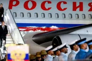 Putin, 18. BRICS Zirvesi için Hindistan'a gitti