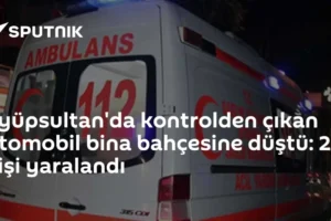 Eyüpsultan'da kontrolden çıkan otomobil bina bahçesine düştü: 2 kişi yaralandı
