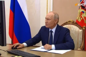 Putin, oyunu internet üzerinden kullandı
