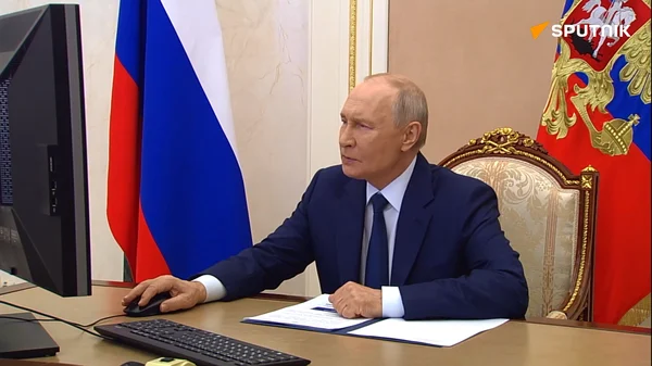 Putin, oyunu internet üzerinden kullandı