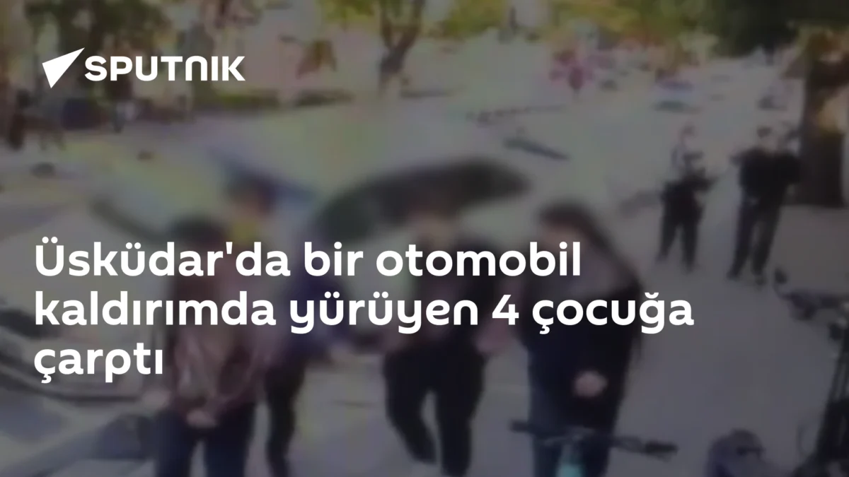 Üsküdar'da bir otomobil kaldırımda yürüyen 4 çocuğa çarptı