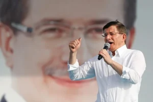Ahmet Davutoğlu cumhurbaşkanına hakaret soruşturmasında ifade verdi