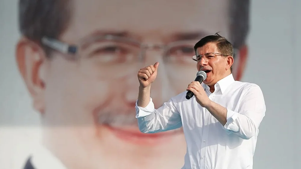 Ahmet Davutoğlu cumhurbaşkanına hakaret soruşturmasında ifade verdi
