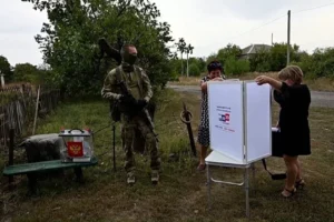 Rusya işgal altındaki Ukrayna'da genel seçim öncesi erken oylamayı başlatıyor