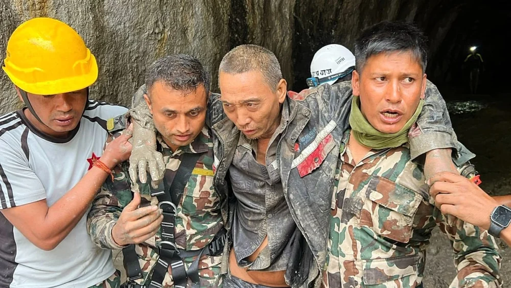 Nepal'da sel felaketinden 10 gün sonra iki kişi sağ kurtarıldı: 5 binden fazla kişi hâlâ kayıp