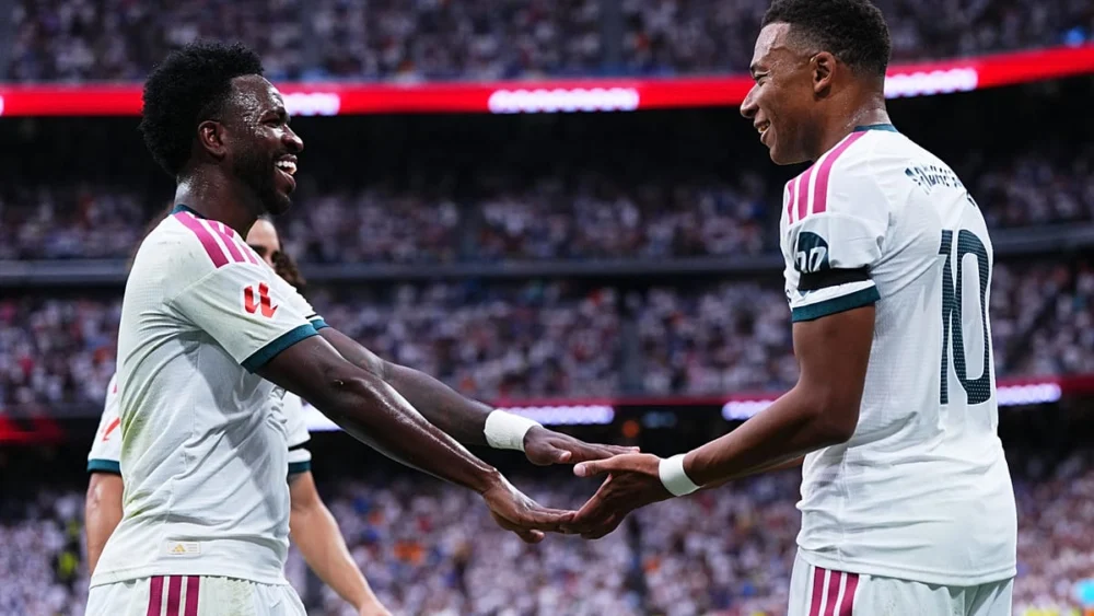 Mbappe ve Vinicius, Ceuta destek tişörtlerini mesaj okunmayacak şekilde giydi