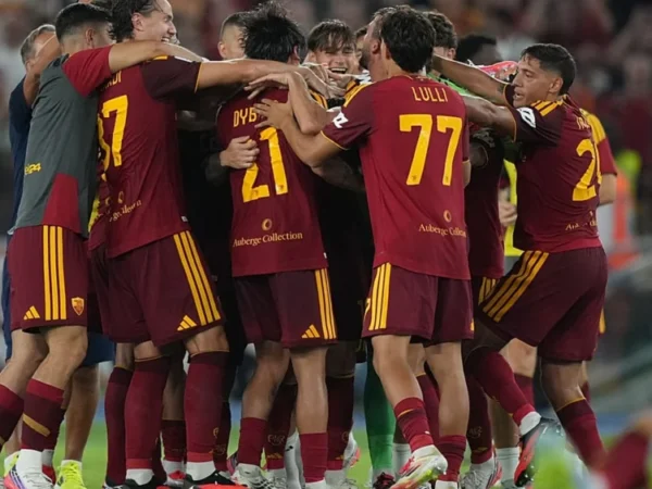 Roma, Fenerbahçe maçında Türkiye'de yasaklı sponsorunun yerine Nepal mesajı taşıyacak