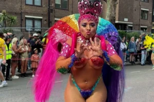 Notting Hill Karnavalı 60. yılında Batı Londra’ya döndü