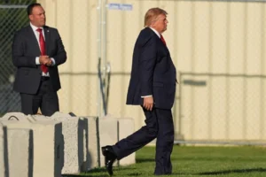 Trump’ın yeni kararı sonrası CNN, MS NOW ve Politico muhabirleri Beyaz Saray’a alınmadı