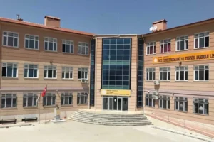 Manisa Turgutlu'da okul önündeki silahlı saldırıda 2’si ağır olmak üzere 11 öğrenci yaralandı