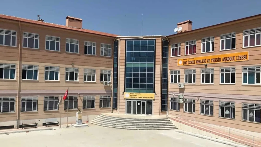 Manisa Turgutlu'da okul önündeki silahlı saldırıda 2’si ağır olmak üzere 11 öğrenci yaralandı
