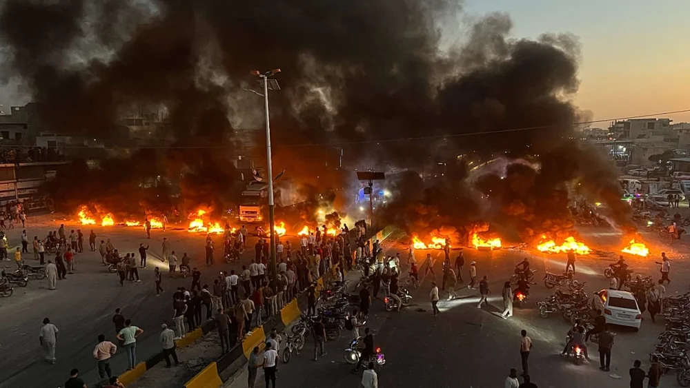Suriye'de akaryakıt fiyatlarına büyük zam: Pek çok şehirde protestolar