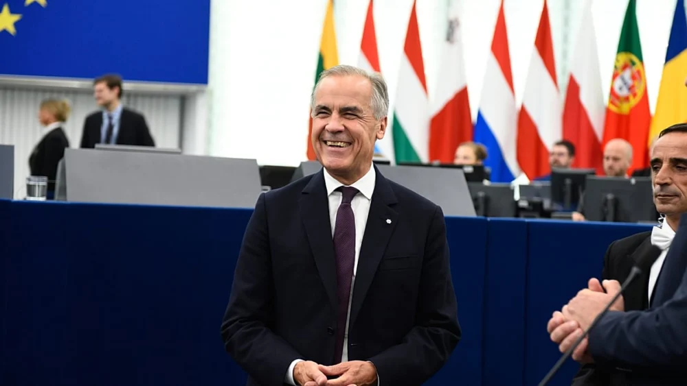 AB-Kanada: Avrupa Parlamentosu'nda Mark Carney'e ayakta alkış