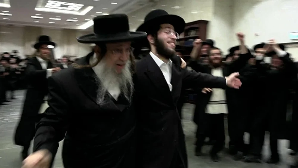 Ultra-Ortodoks Yahudiler Elad'da tutuklu yeshiva öğrencisinin tahliyesini kutluyor
