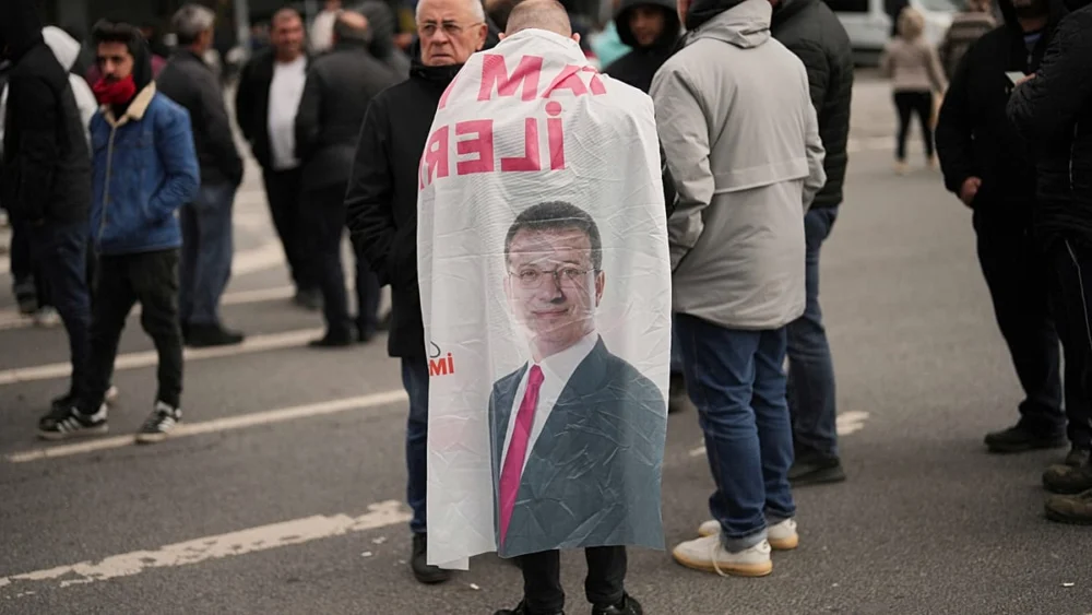 Ekrem İmamoğlu'na 2 yıl 1 ay hapis ve siyasi yasak kararı