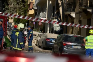 Akropolis yakınında patlama: Plaka’da bina çöktü, iki kişi yaralandı