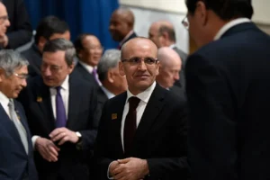 Bakan Şimşek'ten memur ve emekliye zam açıklaması: "Enflasyon kadar artacak"