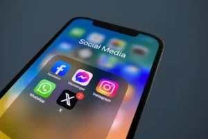 Erişim engeli rüzgarı büyüyor: Gazeteci ve akademisyenlerin hesapları da engellendi