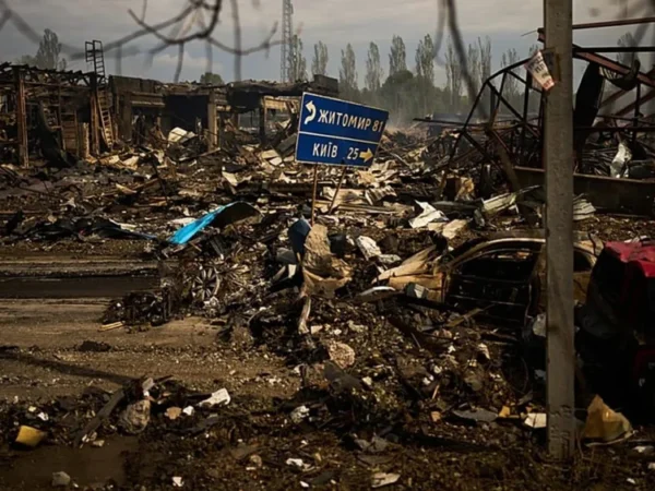 Rusya’nın Kiev’e düzenlediği yoğun füze ve İHA saldırılarında en az 4 kişi hayatını kaybetti