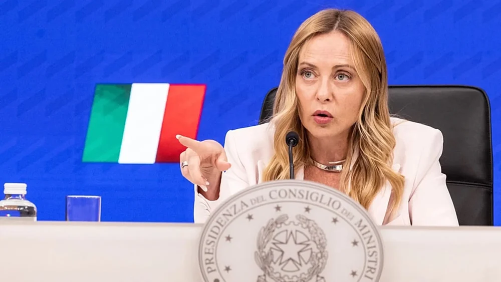 Başbakan Meloni açıkladı: İtalya okullarda burkayı yasaklayacak