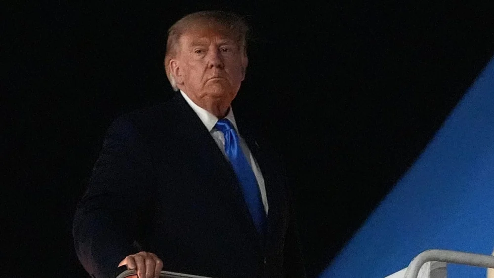Beyaz Saray'dan CNN'e yeni kısıtlama: Trump'ın uçağına alınmadı