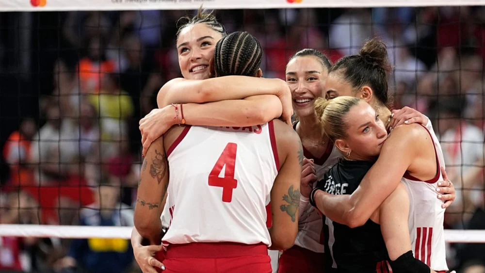 Filenin Sultanları, üst üste ikinci kez Avrupa şampiyonu: Türkiye, İtalya'yı 3-2 ile geçti