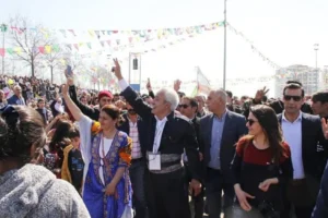 Eski Diyarbakır Büyükşehir Belediyesi Eş Başkanı Mızraklı yaklaşık 7 yıl sonra tahliye oldu