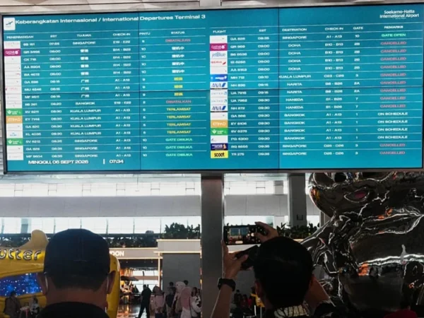 Endonezya'da volkanik patlama sonrası uçuşlar normale dönüyor