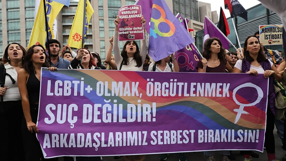 LGBTİ+ operasyonlarında gözaltına alınan gazeteci Tuğba Tekerek ve 7 Kaos GL üyesi tutuklandı