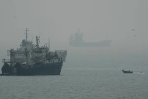 ABD 5 İran petrol tankerini vurdu;Tahran Ürdün'e füze saldırısı başlattı