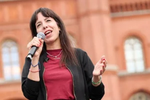 Berlin’de seçimlerden birinci çıkan Elif Eralp kimdir?