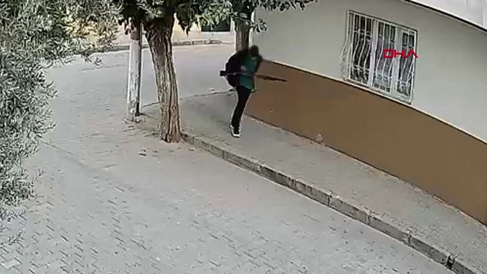 Manisa'da okul saldırısı: Silahlı saldırganın görüntüleri