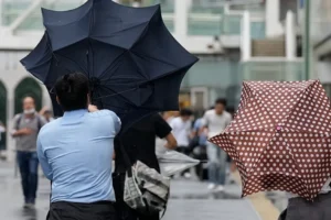 Tayfun Dujuan Japonya'yı vurdu: Su altında kalan sokaklar, kurtarma operasyonları