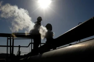 Silahlı grup Libya'nın en büyük petrol sahasından boru hattını kapattı, ihracat tehlikede