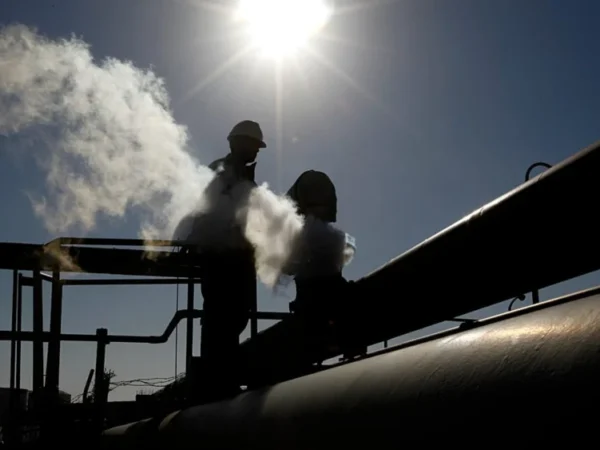 Silahlı grup Libya'nın en büyük petrol sahasından boru hattını kapattı, ihracat tehlikede