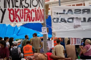 İzle: Maricarmen'in tahliyesine ve konut krizine karşı kitlesel Madrid protestosu