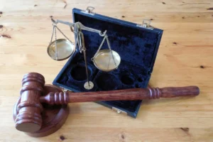Yargıtay'dan emsal boşanma kararı: Sürekli mahremiyet ihlali ve dedikodu tam kusur sayıldı