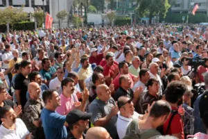 İZENERJİ’de işten çıkarılan işçiler eyleme geçiyor: İşimizi geri istiyoruz
