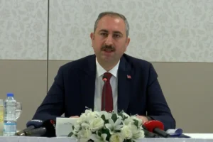 AKP'li Abdulhamit Gül: "Erdoğan'ın yeniden adaylığı önünde engel yok"