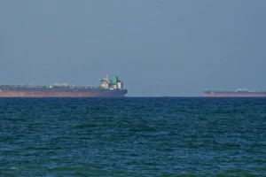 UKMTO: Umman açıklarında Hürmüz Boğazı'ndan geçen bir tanker vuruldu