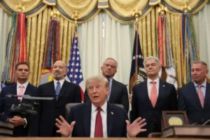 Trump'tan Fed'e faiz mesajı: Artırmaları gerekmiyor, düşürmeleri gerekir