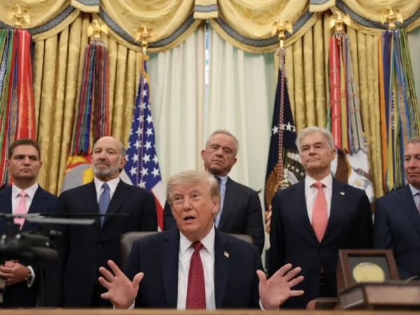 Trump'tan Fed'e faiz mesajı: Artırmaları gerekmiyor, düşürmeleri gerekir