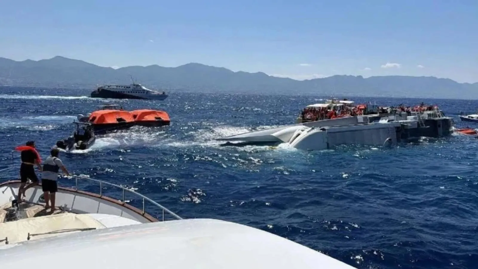 Girne'de gemi kazası: Can kaybı 13'e yükseldi, 15 kişi aranıyor
