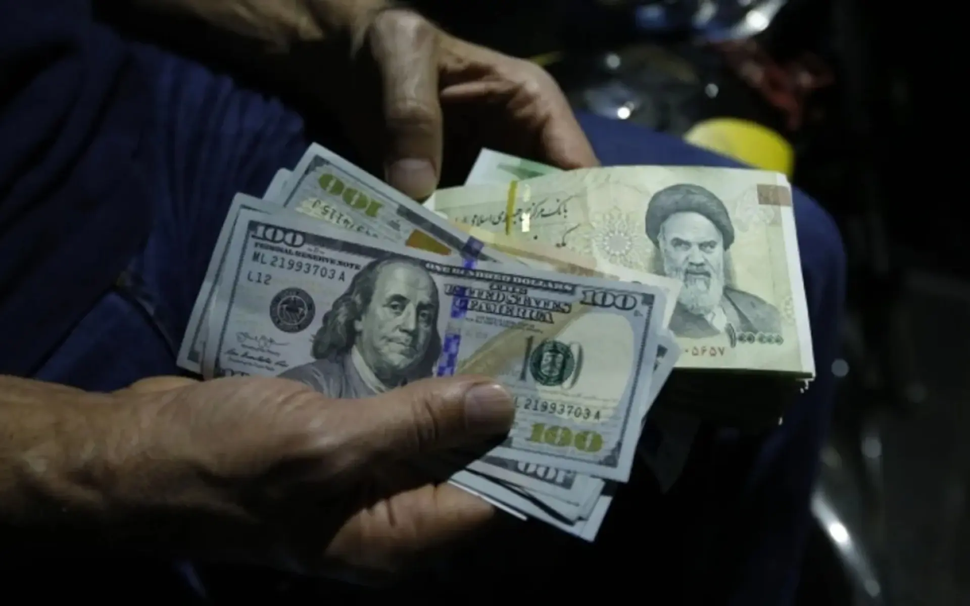 İran'da doların yükselişi durmuyor: Tümen 6 ayda yüzde 45 değer kaybetti