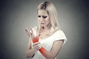 Mayo Clinic uzmanlarından hayati uyarı: El ve ayaklardaki karıncalanmayı hafife almayın!