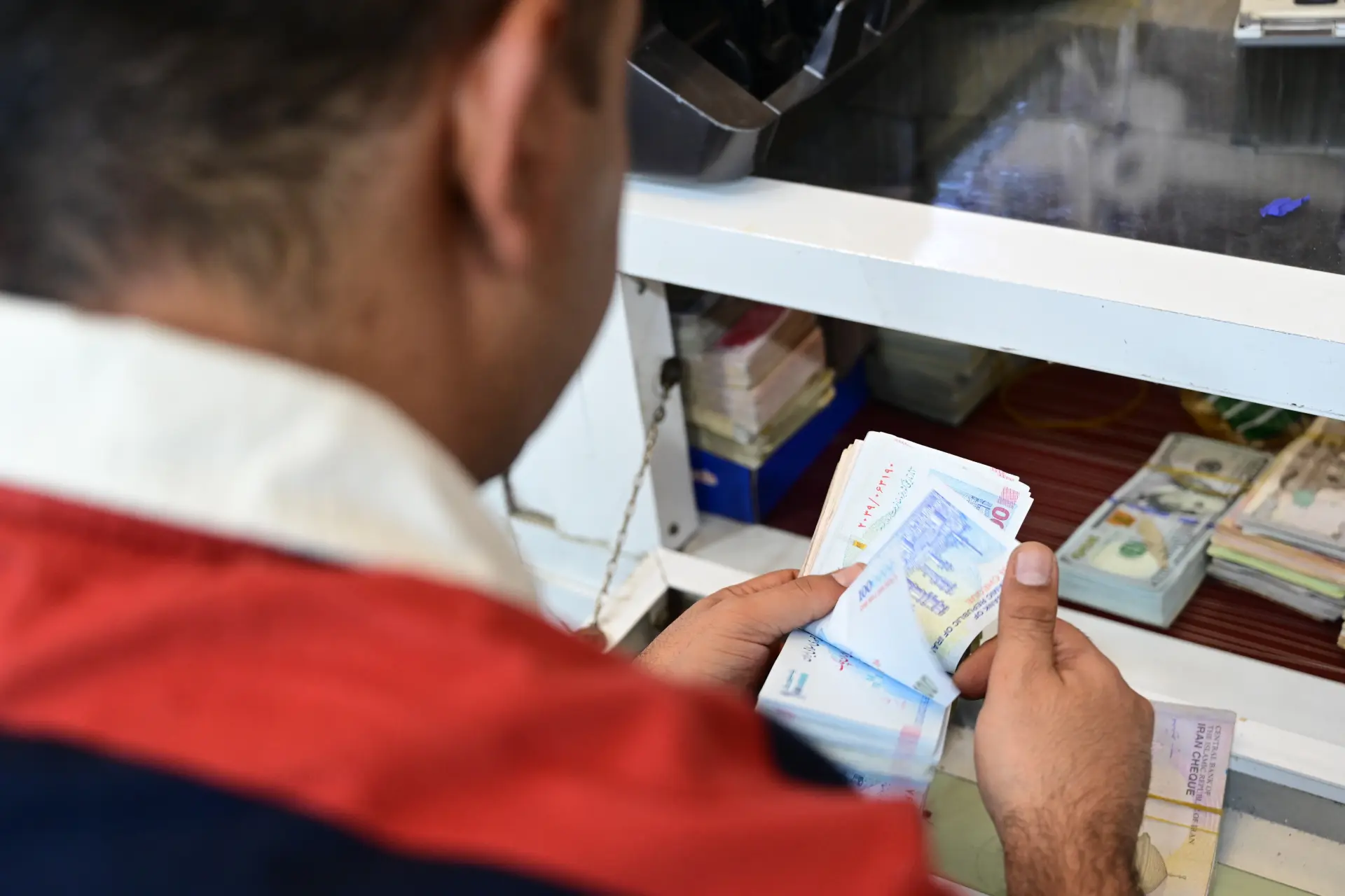 İran’da dolar tümen karşısında geriledi