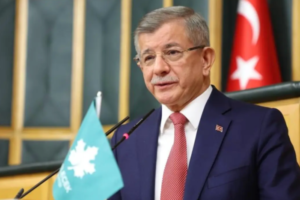 Ahmet Davutoğlu, 'cumhurbaşkanına hakaret' soruşturmasında ifade veriyor