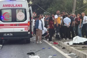 Düzce’de fındık işçilerini taşıyan araç ile TIR çarpıştı: Çok sayıda ölü ve yaralı var