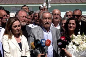 Selçuk Mızraklı tahliye oldu: Bu kapının önünde olması gereken Demirtaş’tı