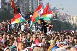 Tarihsel Paravanlaşma, Jeopolitik Araçsallık ve Vesayetsiz Ulusal Kurumsallaşma: Kürt Siyasal Hareketi Üzerine Realist Bir İnceleme